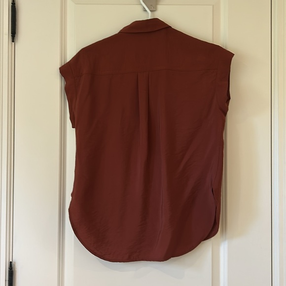 Rust color, sleeveless shirt - Picture 2 of 4